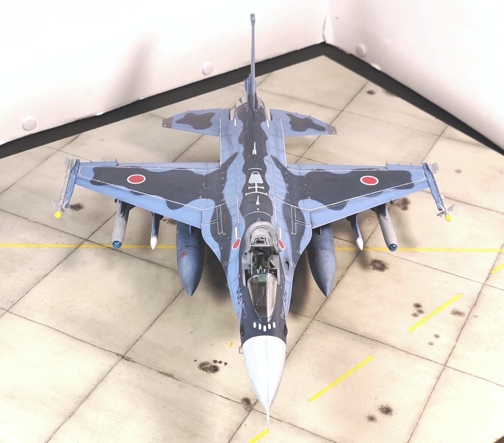 Mitsubishi F-2A © Enrico Bianchi - Click to magnify/shrink Mitsubishi F-2A, Kit Hasegawa, scala 1/48